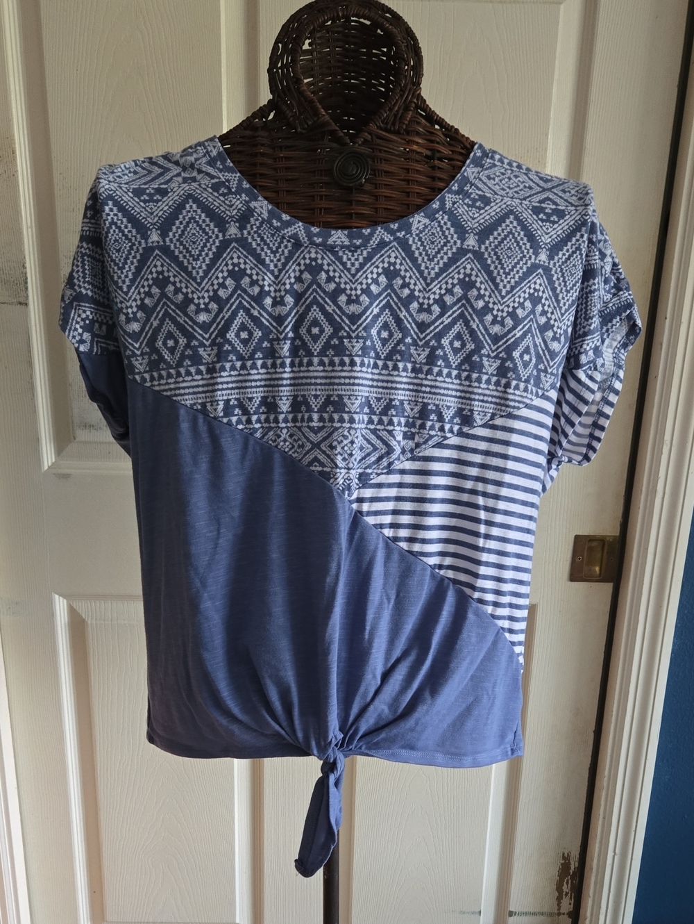 Absolutely Famous Blue Mixed-Pattern Short Sleeve Tie-Front Top-Size L